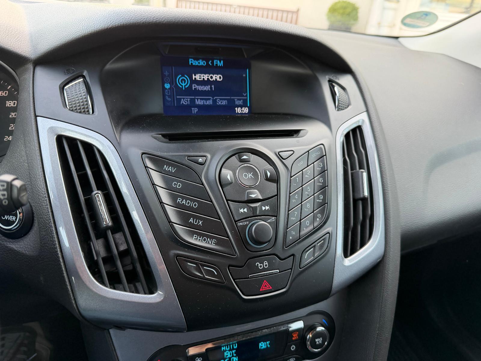 Ford Focus 2011 — photo 5