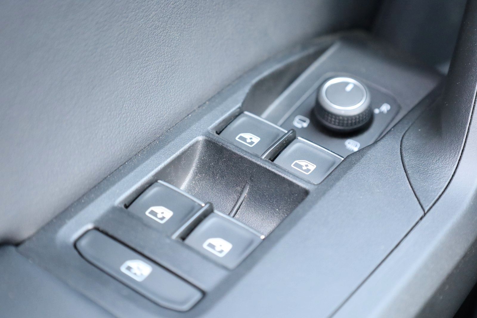 Fahrzeugabbildung SEAT Leon FR 1,5 TSI *LED*SHZ*PDC