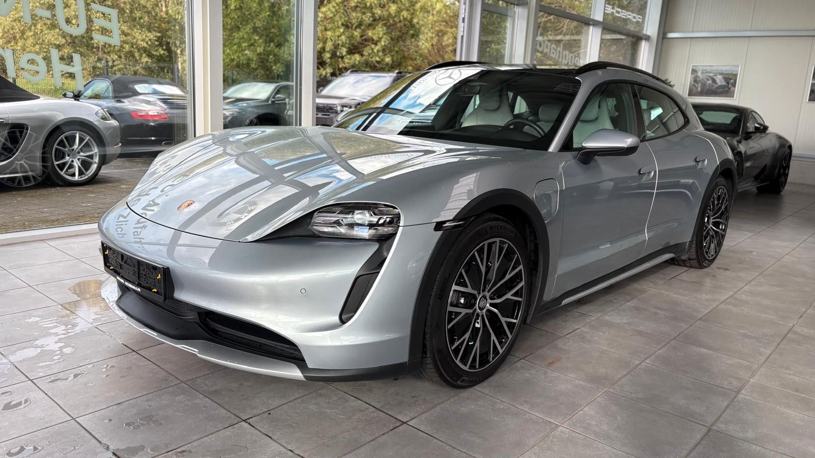 Fahrzeugabbildung Porsche Taycan Cross Turismo 4/Innodrive/HUD/Top!