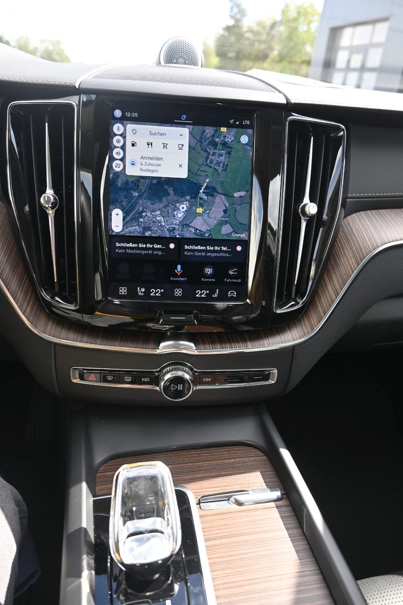 Fahrzeugabbildung Volvo XC60 B5 D AWD Ultimate Dark*STDHZG*360°LUFT*ACC