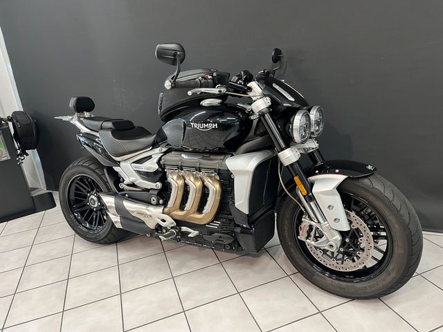 Triumph Rocket 3 R mit Wunderkind-Umbau, Sissy-Bar, etc.