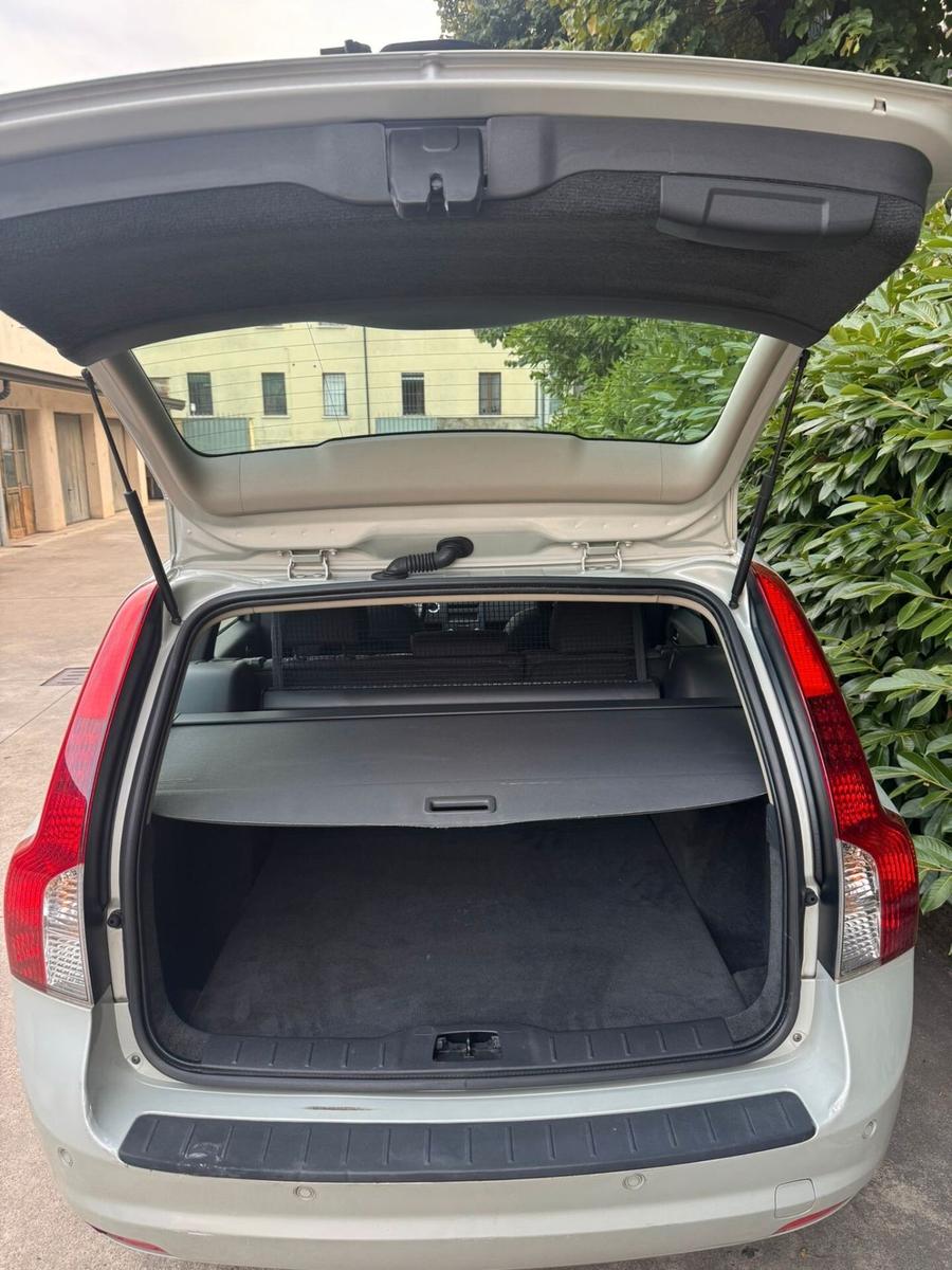 Volvo V50 2011 — photo 7