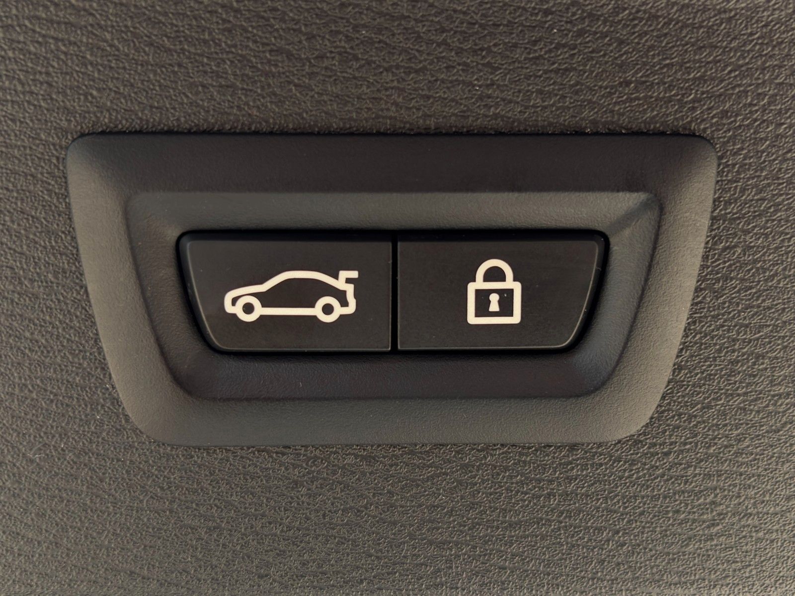 Fahrzeugabbildung BMW X1 sDrive 20d Temp. AHK PANO LED CAM KZG CarPlay