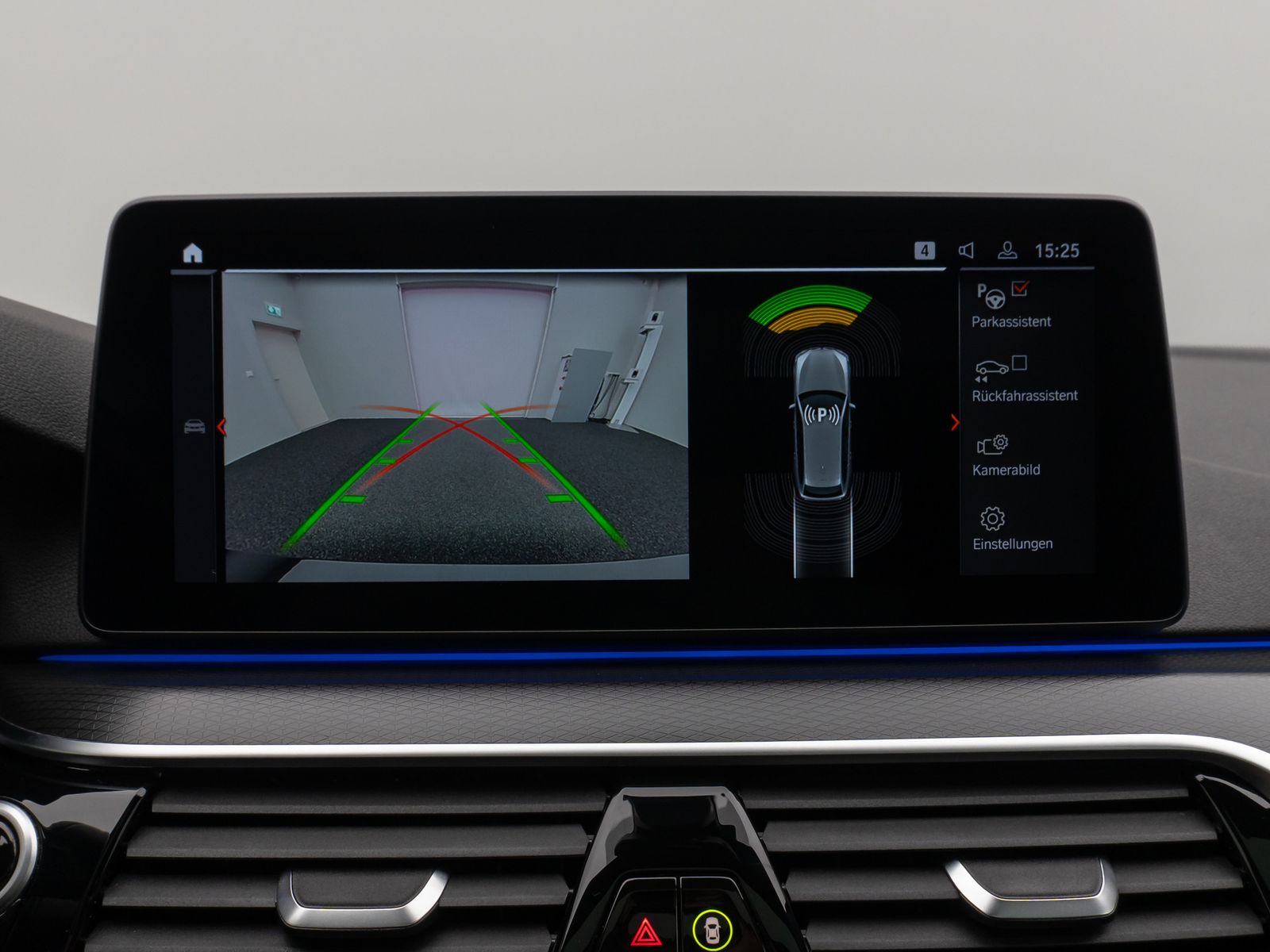 Fahrzeugabbildung BMW 530d M Sport Panorama Kamera Laser HUD DAB HiFi