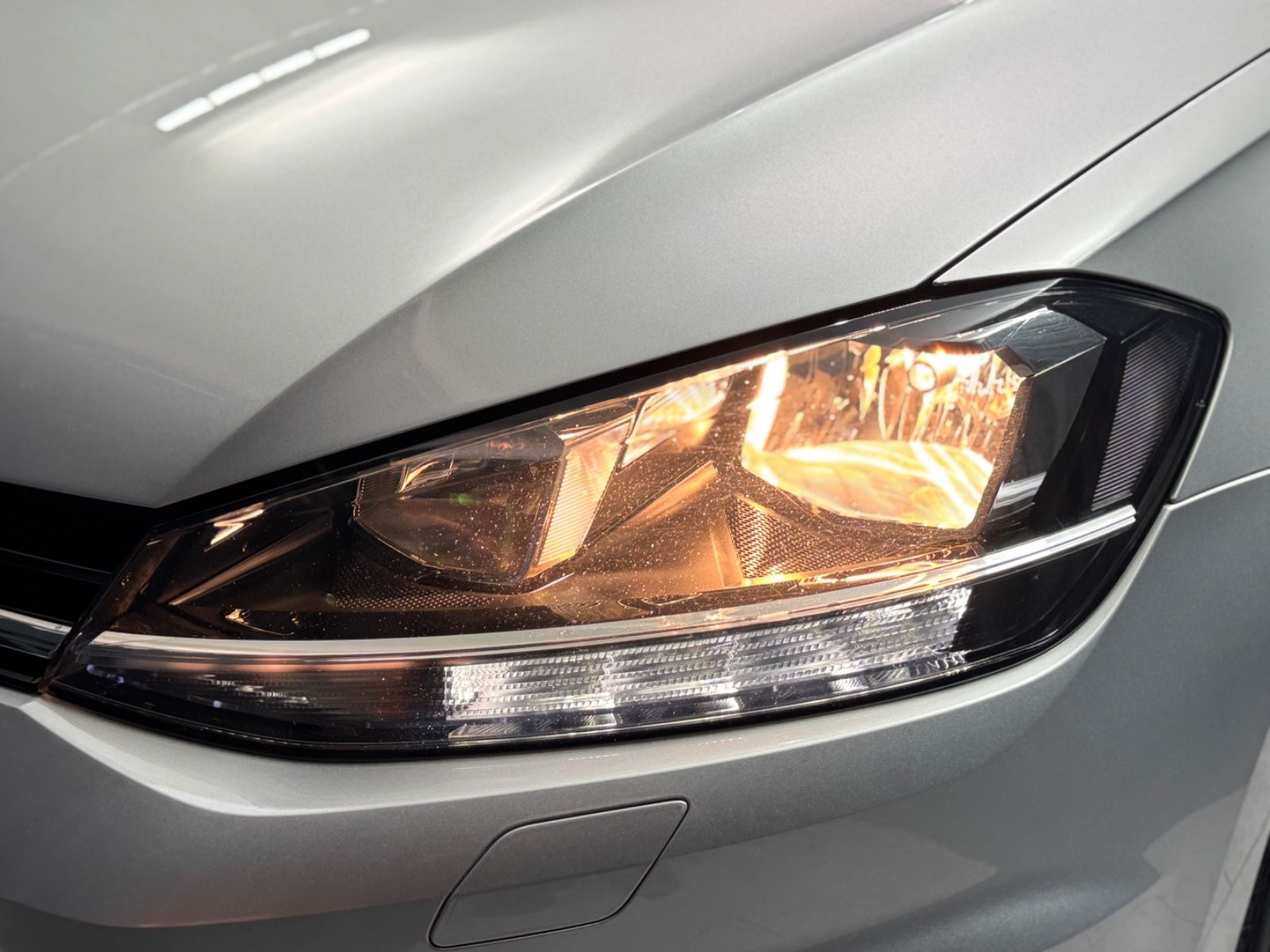 Fahrzeugabbildung Volkswagen Golf VII Variant Comfortline|NAVI|ACC|MASSAGE|
