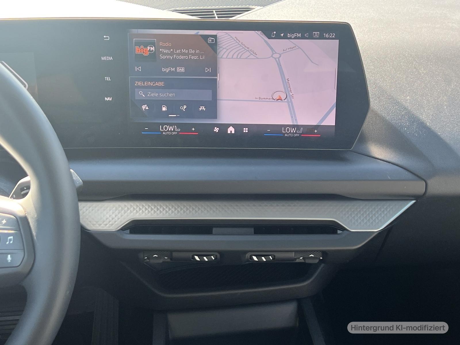 BMW 216 GRAN COUPÈ M SPORT DESIGN PARKING DRIVING AS