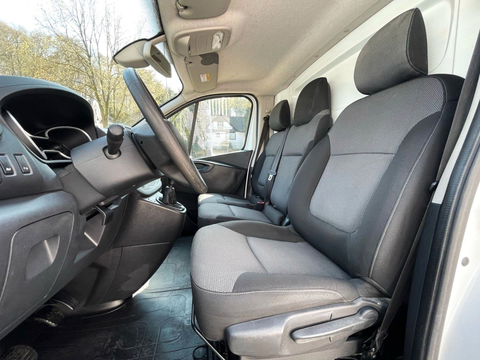 Fahrzeugabbildung Renault TRAFIC KASTEN  L2H1 3,0t KAMERA KLIMA  1.Hd EU6d