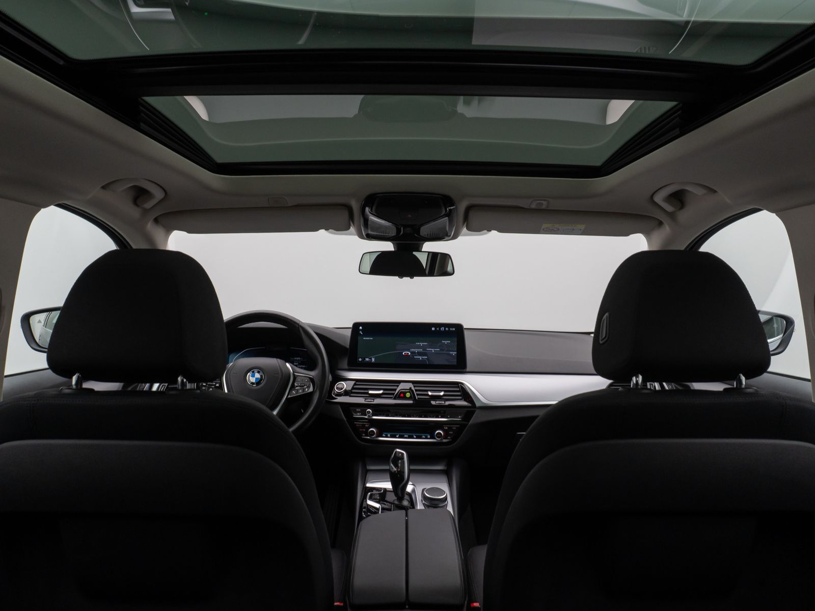 Fahrzeugabbildung BMW 520d xD Panorama Kamera DAB HiFi ACC 4xKlima