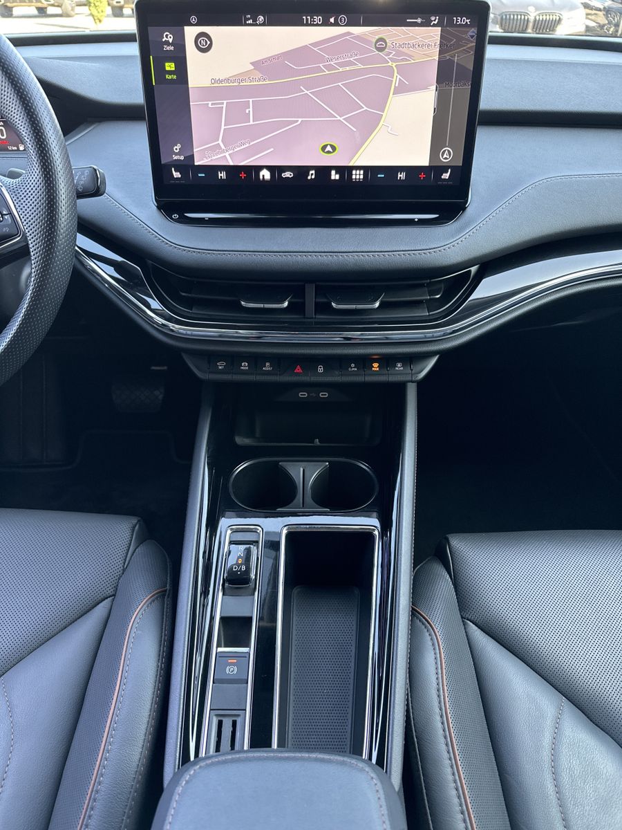 Fahrzeugabbildung SKODA Enyaq 80 Suite Drive Sport NAV+LED+20ZO+KAM+ACC
