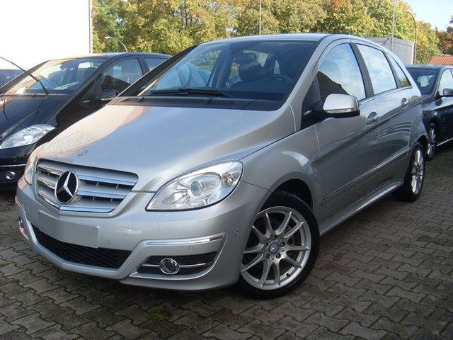 Mercedes-Benz B 180 Anhängerkupplung / Aktiver Park-Assistent