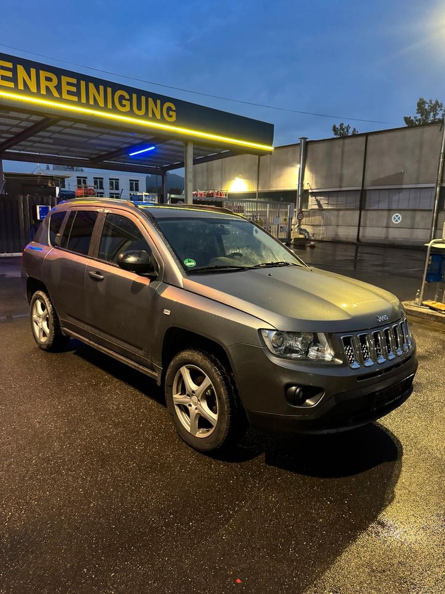 Jeep Compass 2012 — вигляд ззаду