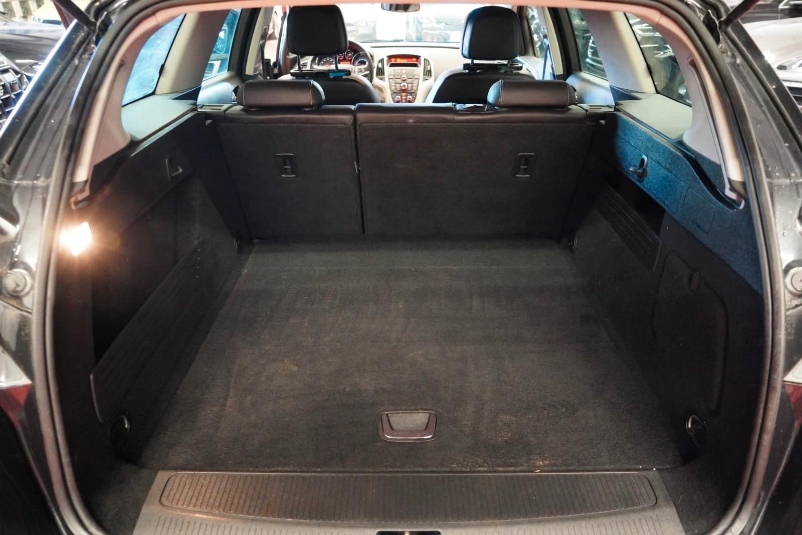 Opel Astra 2012 — photo 24