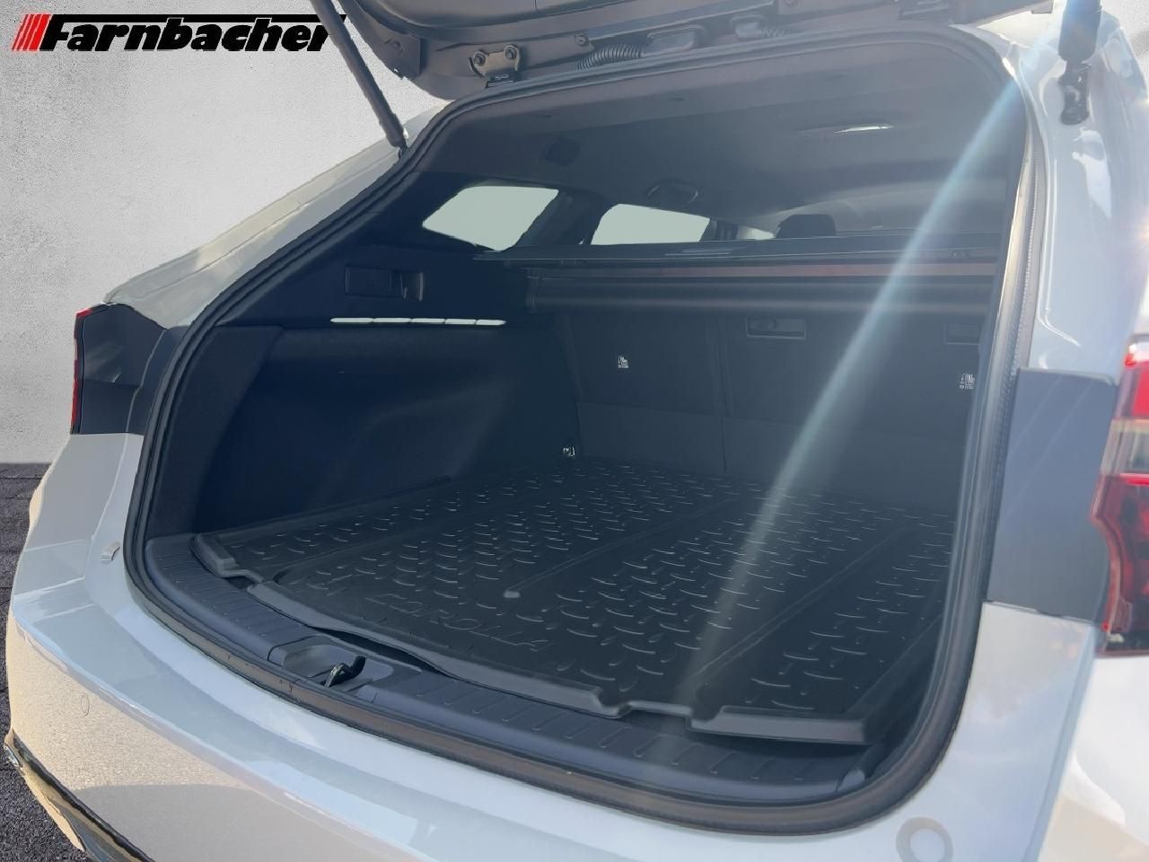 Fahrzeugabbildung Toyota Corolla TS 2,0 Hybrid Teamplayer *Technikpaket