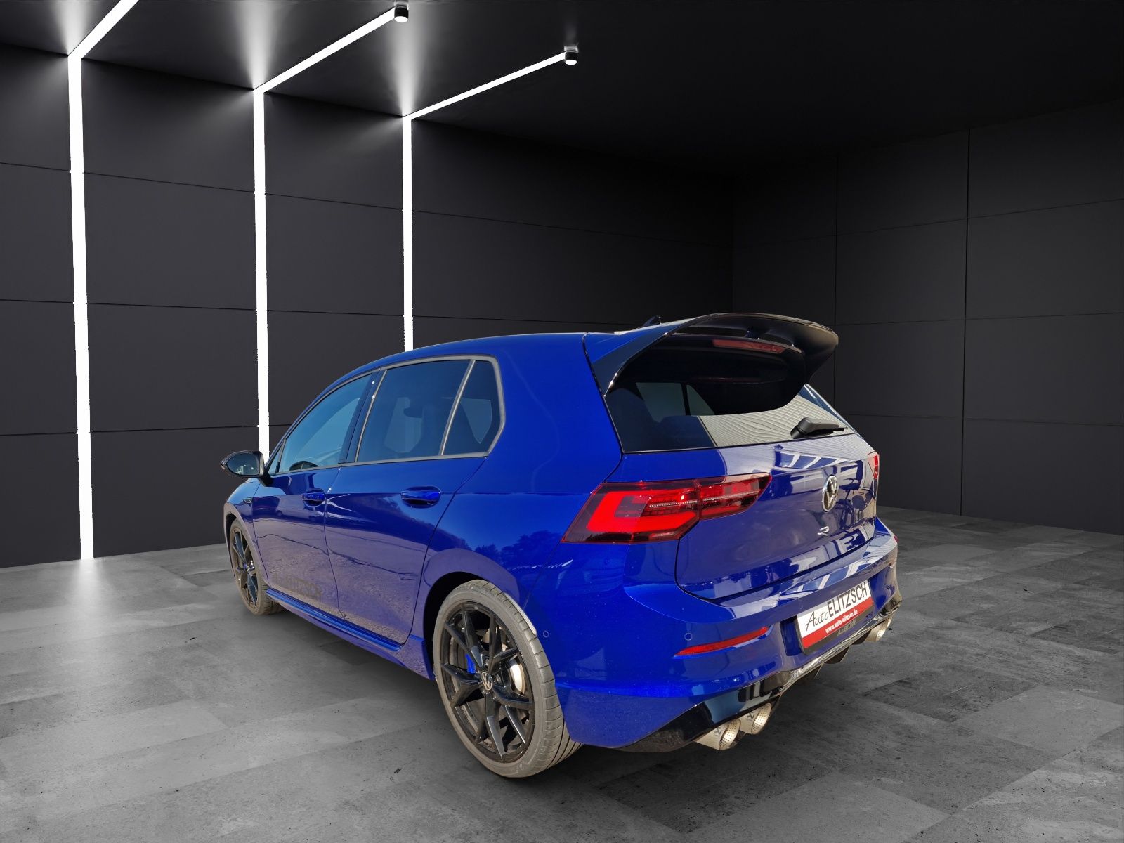 Fahrzeugabbildung Volkswagen Golf VIII R 4M DSG Matrix ACC SHZ Navi-Pro RearV