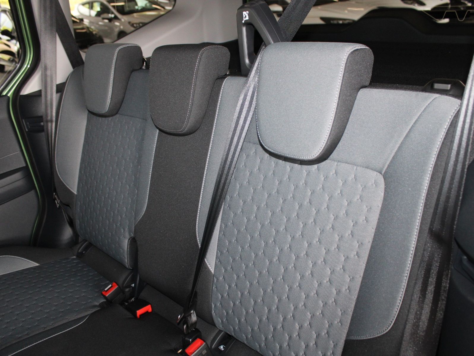 Fahrzeugabbildung Ford Tourneo Courier Titanium Automatik FahrerAssPak