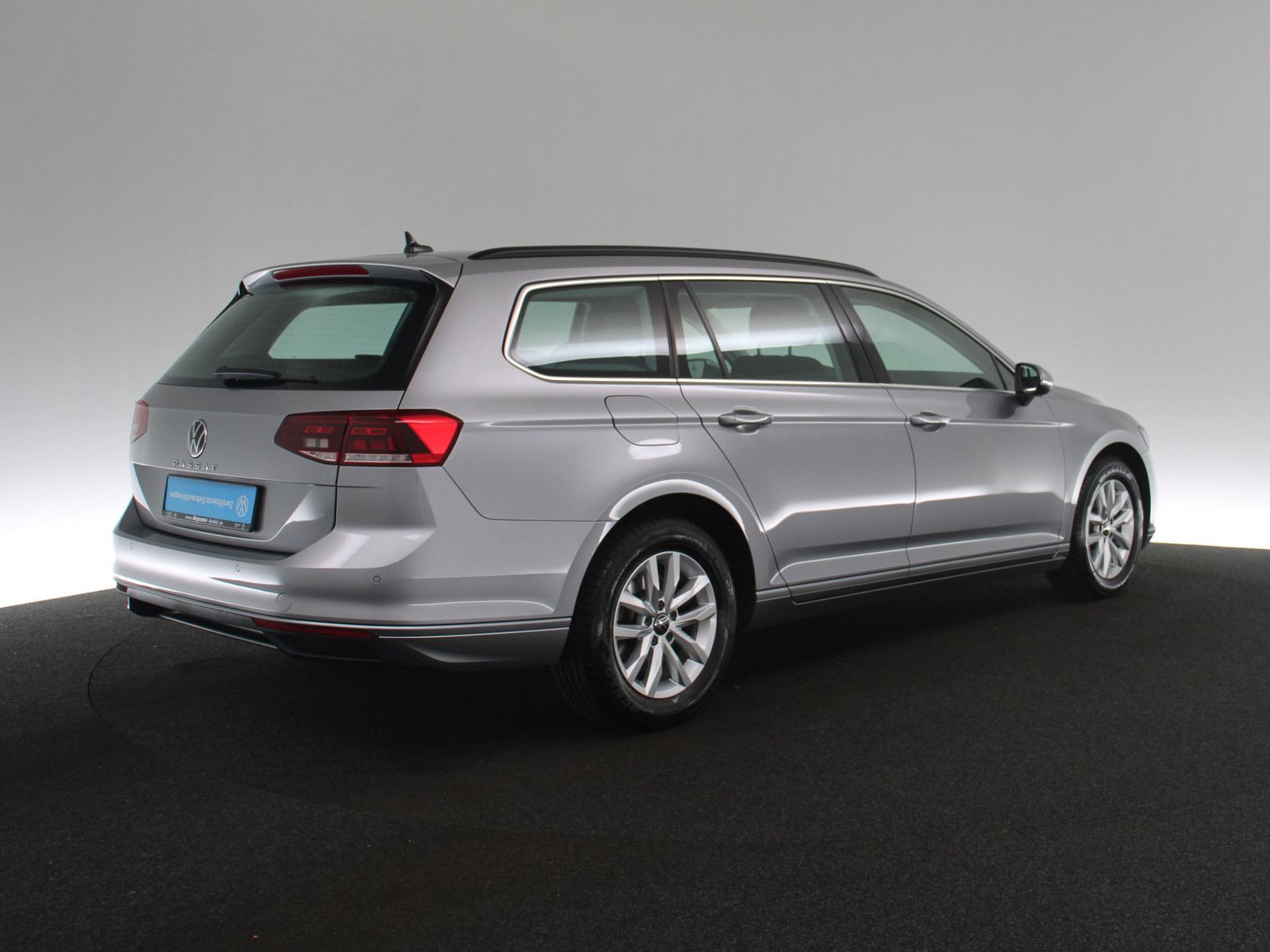 Volkswagen Passat Variant 2.0 TDI Business AHK LED ACC NAVI foto 5