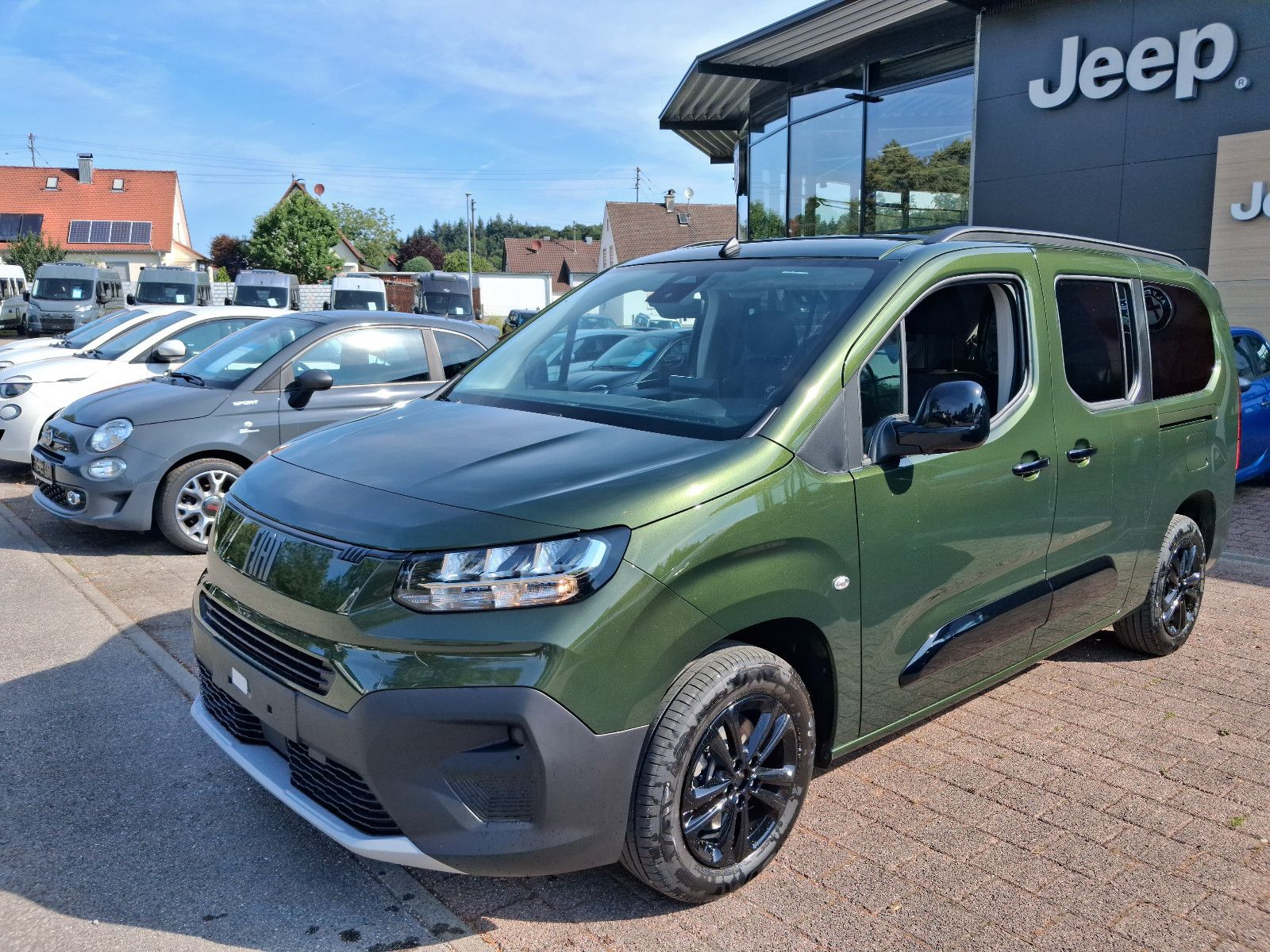 Fahrzeugabbildung Fiat Qubo L 7-Sitzer L2 1.5 Diesel 96 kW Icon