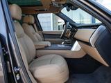 Land Rover Range Rover P550e HSE Pano - AHK - Massage NUR 3 - Land Rover Range Rover Hse mit Hybrid-Antrieb (Benzin/Elektro)
