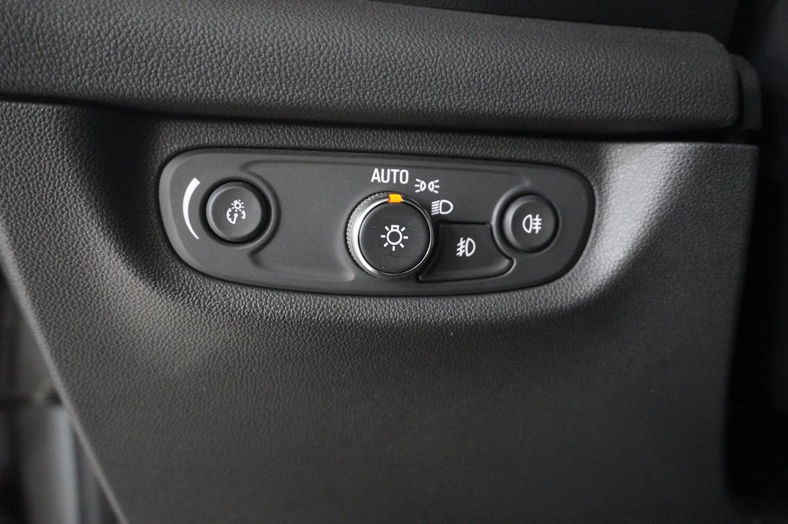 Fahrzeugabbildung Opel Insignia B ST 2.0D INNOV. NAVI/LED/KAMERA/AHK
