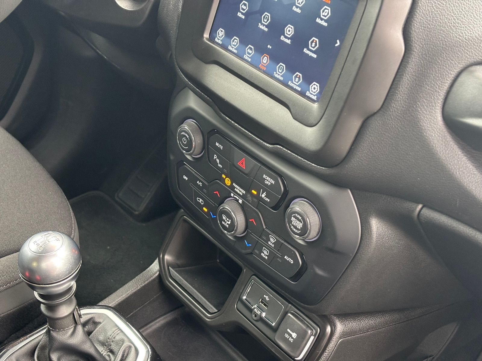 Fahrzeugabbildung Jeep Renegade Longitude//AMBIENTE/APPLE