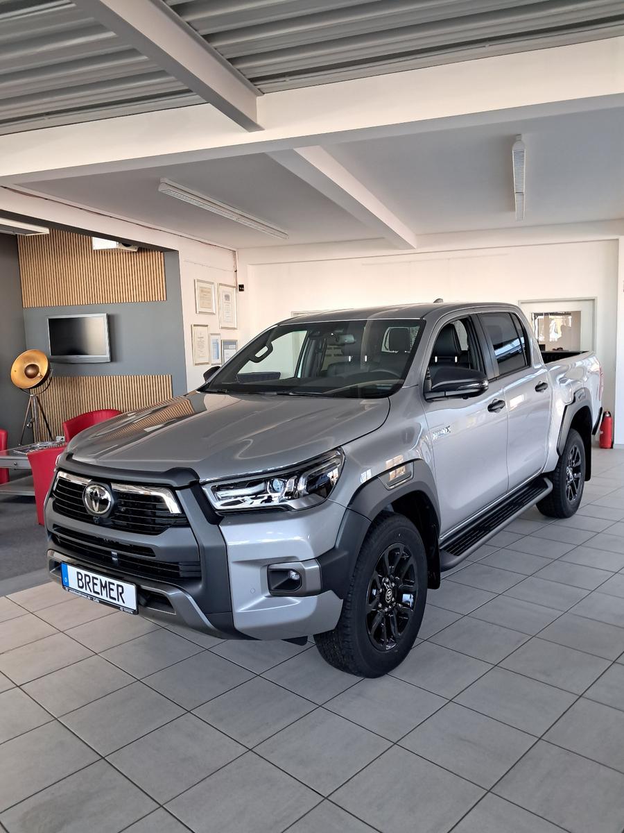 Toyota Hilux 2,8 Invincible + JBL