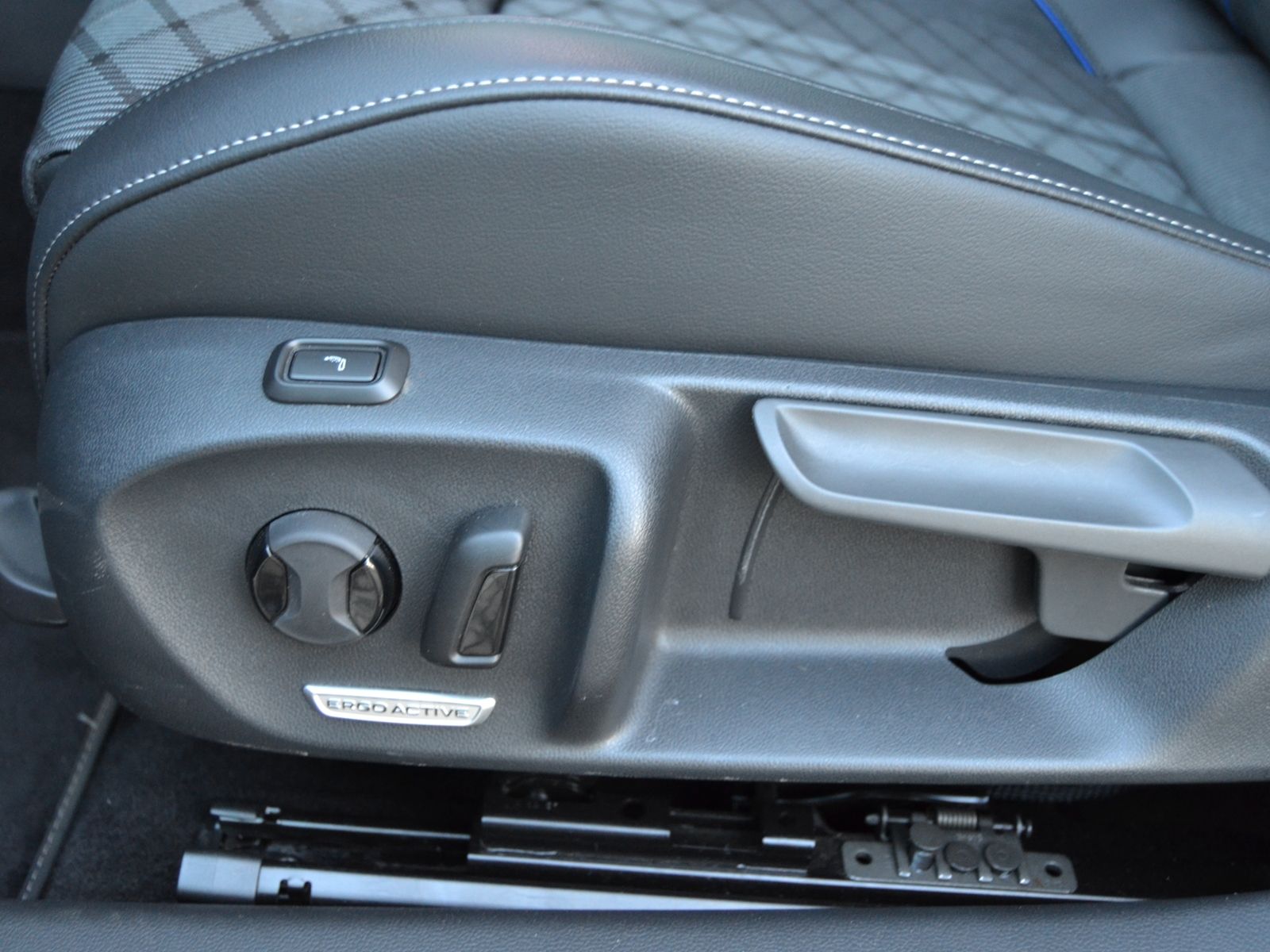 Passat Variant 2.0 TDI DSG R-Line IQ.DRIVE/PANOR