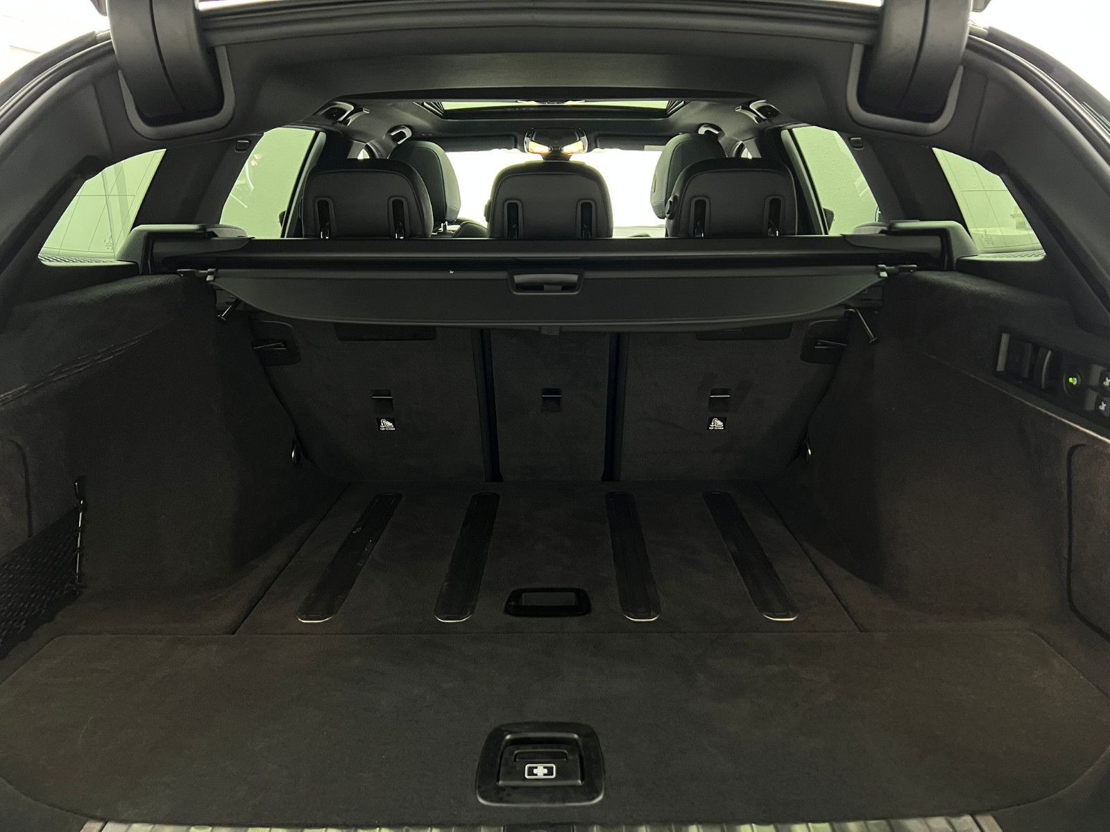 Fahrzeugabbildung BMW 330 i xDrive M SPORT PRO/LED/AHK/PANO/DRAVITGRAU