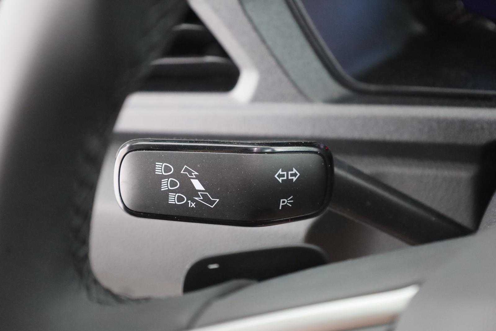 Volkswagen Caddy 1.5 TSI DSG LED ACC Kamera AHK