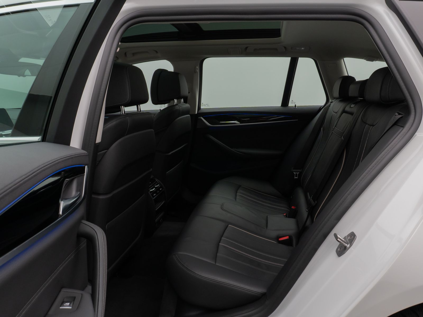 Fahrzeugabbildung BMW 520d Luxury Line Panorama Kamera HUD DAB HiFi