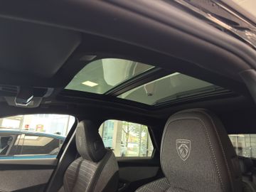 Peugeot 3008 GT HYBRID 145 Kam.+KeyLess+SHZ+Navi+PANO