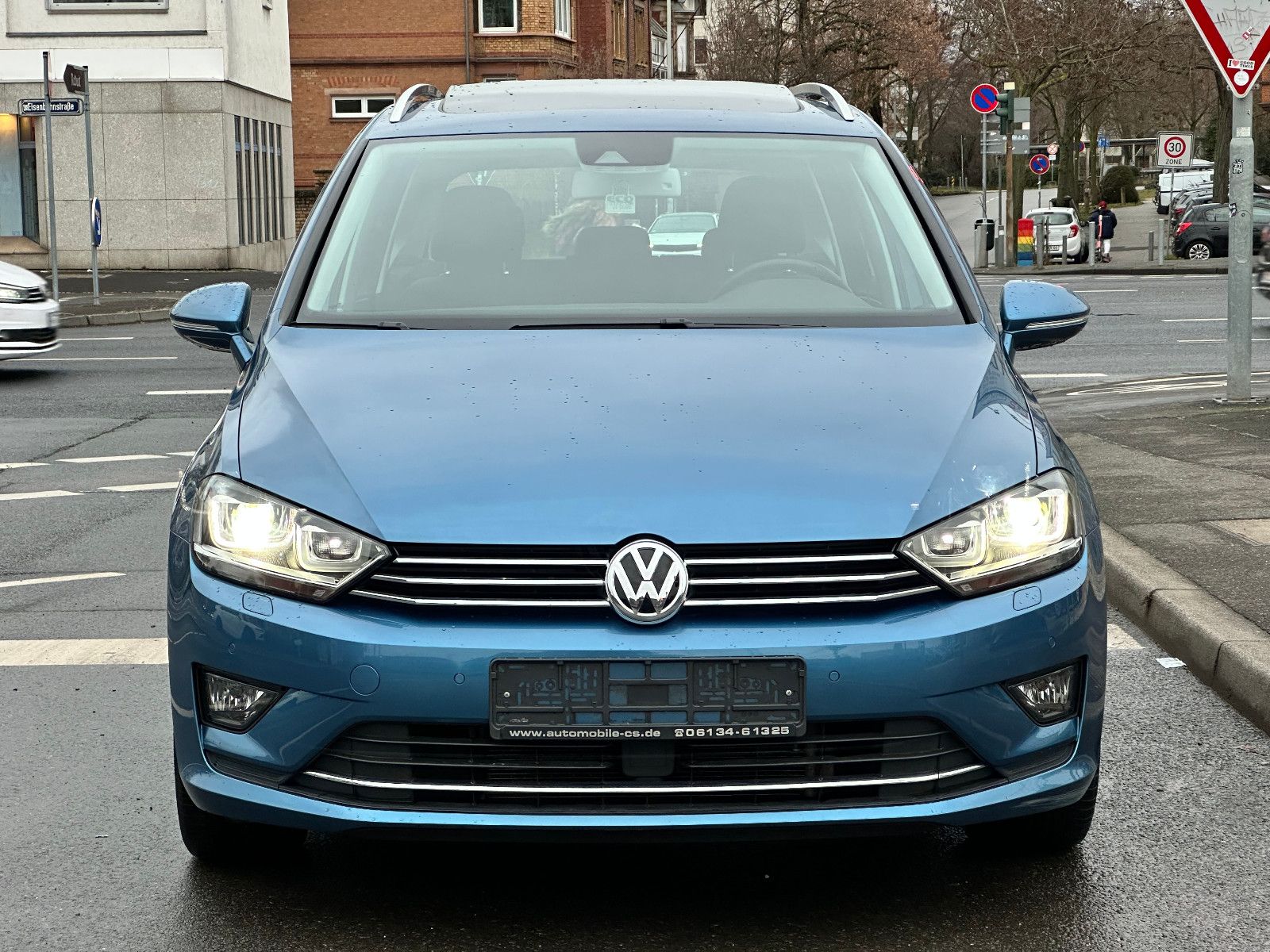 Fahrzeugabbildung Volkswagen GOLF SPORTSVAN VII HIGHLINE BMT*AHK+PANO+AUTOM.*