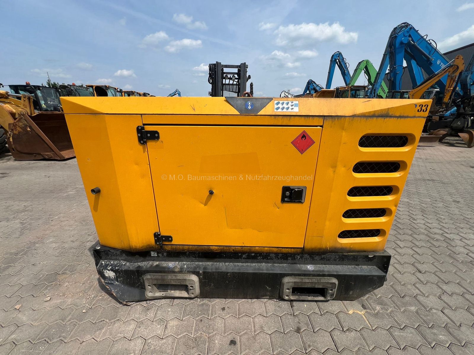 Fahrzeugabbildung Andere SDMO Stromgenerator  R 33 C 3 /30 KVA