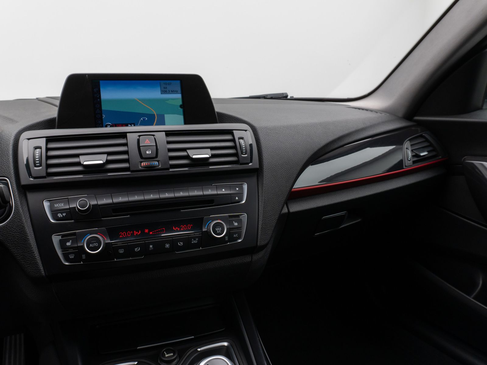 Fahrzeugabbildung BMW 220d Coupé Sport Line PDChinten HiFi Navi Xenon