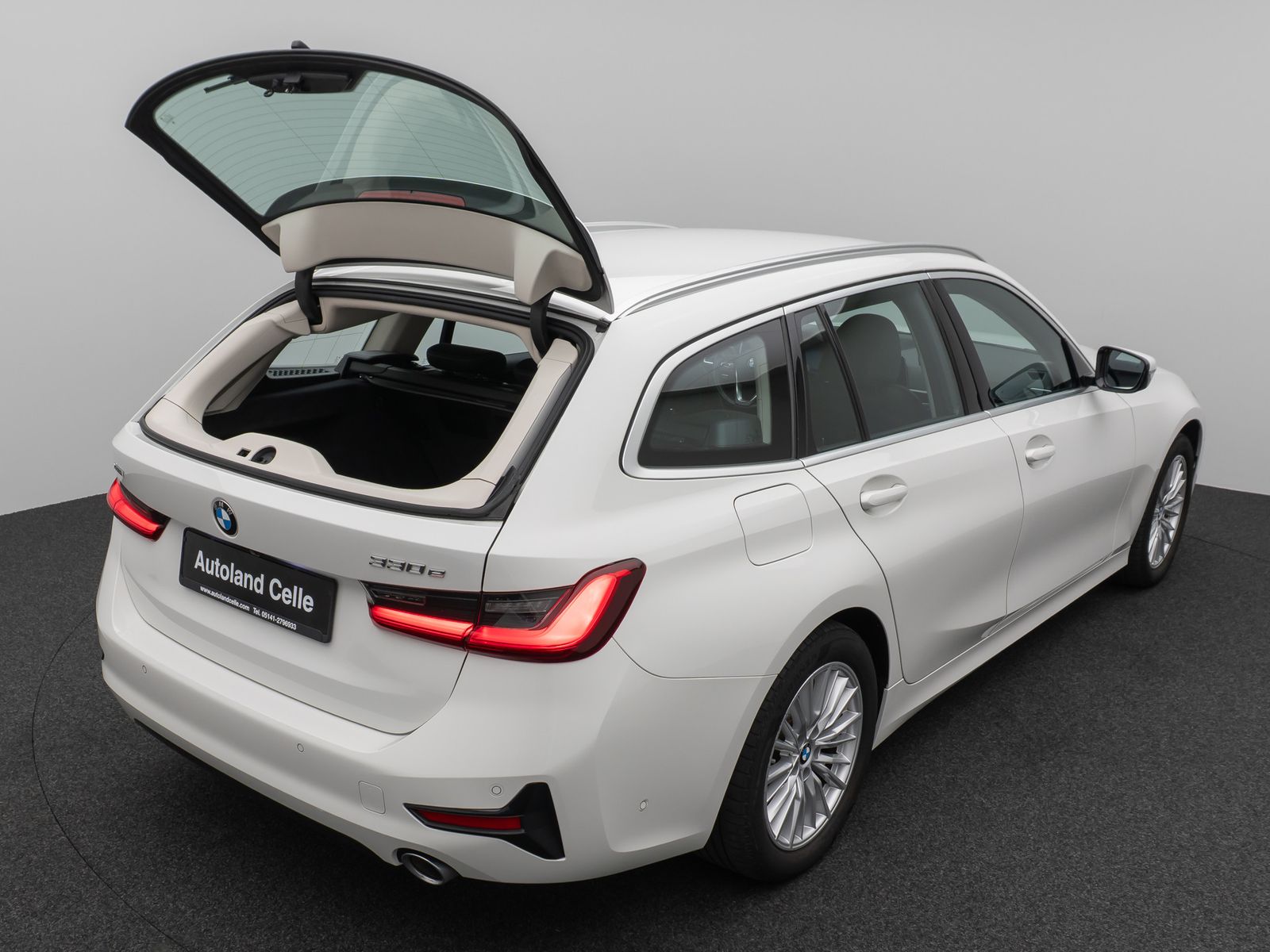 Fahrzeugabbildung BMW 330e xD Sport Line Kamera DAB Stop&Go Alarm LED