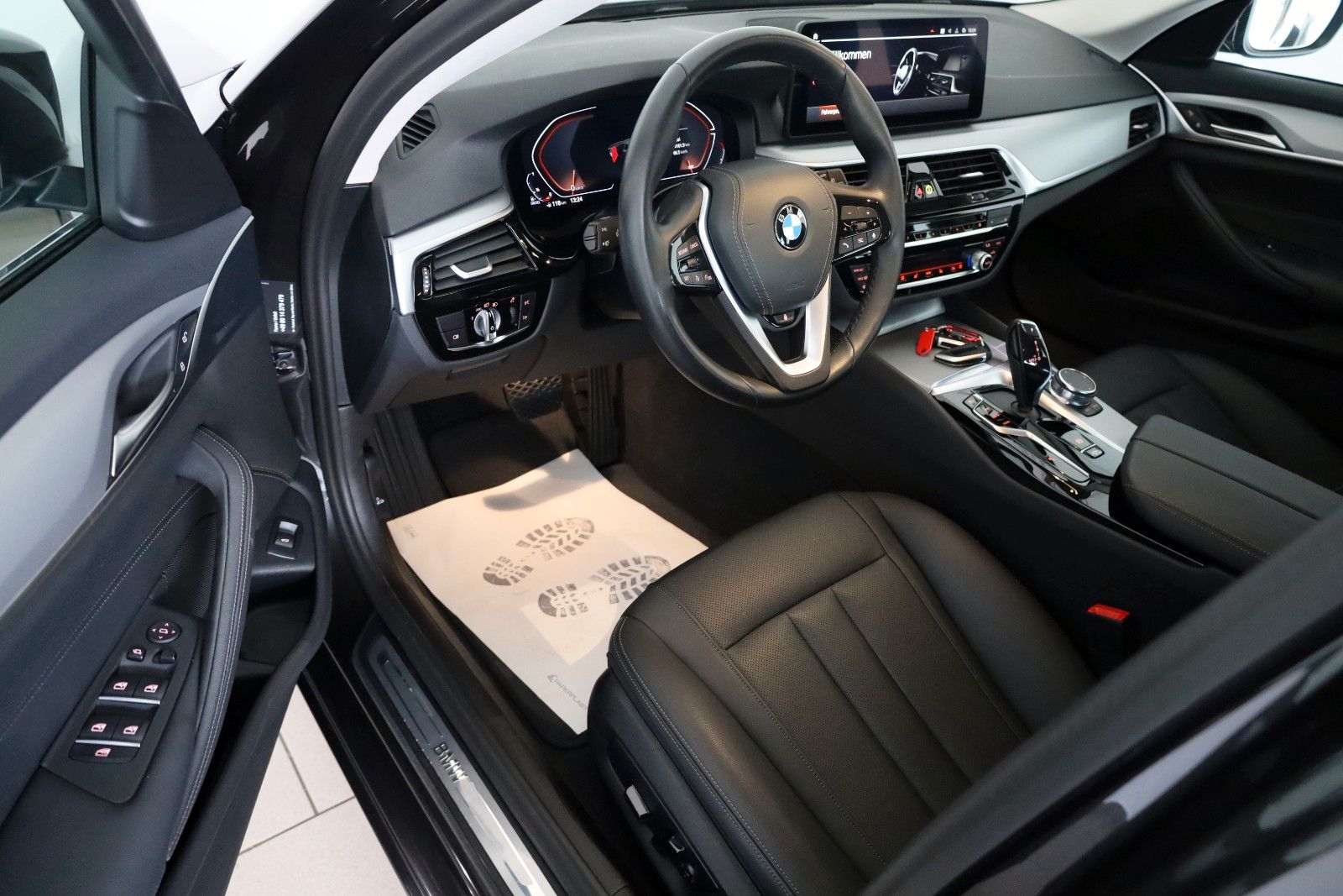 Fahrzeugabbildung BMW 520d xDrive Touring Leder,Navi,LED,Standheizung