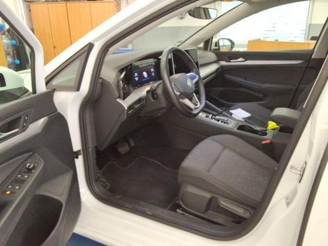 Fahrzeugabbildung Volkswagen Golf 1.5 eTSI DSG Life KESSY GJR LED APP-CONNECT