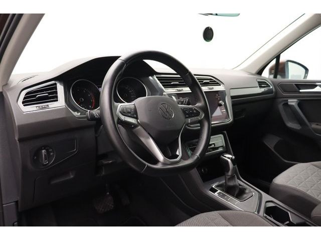 Fahrzeugabbildung Volkswagen Tiguan 1.5 DSG Life ACC LED Apple CarPlay