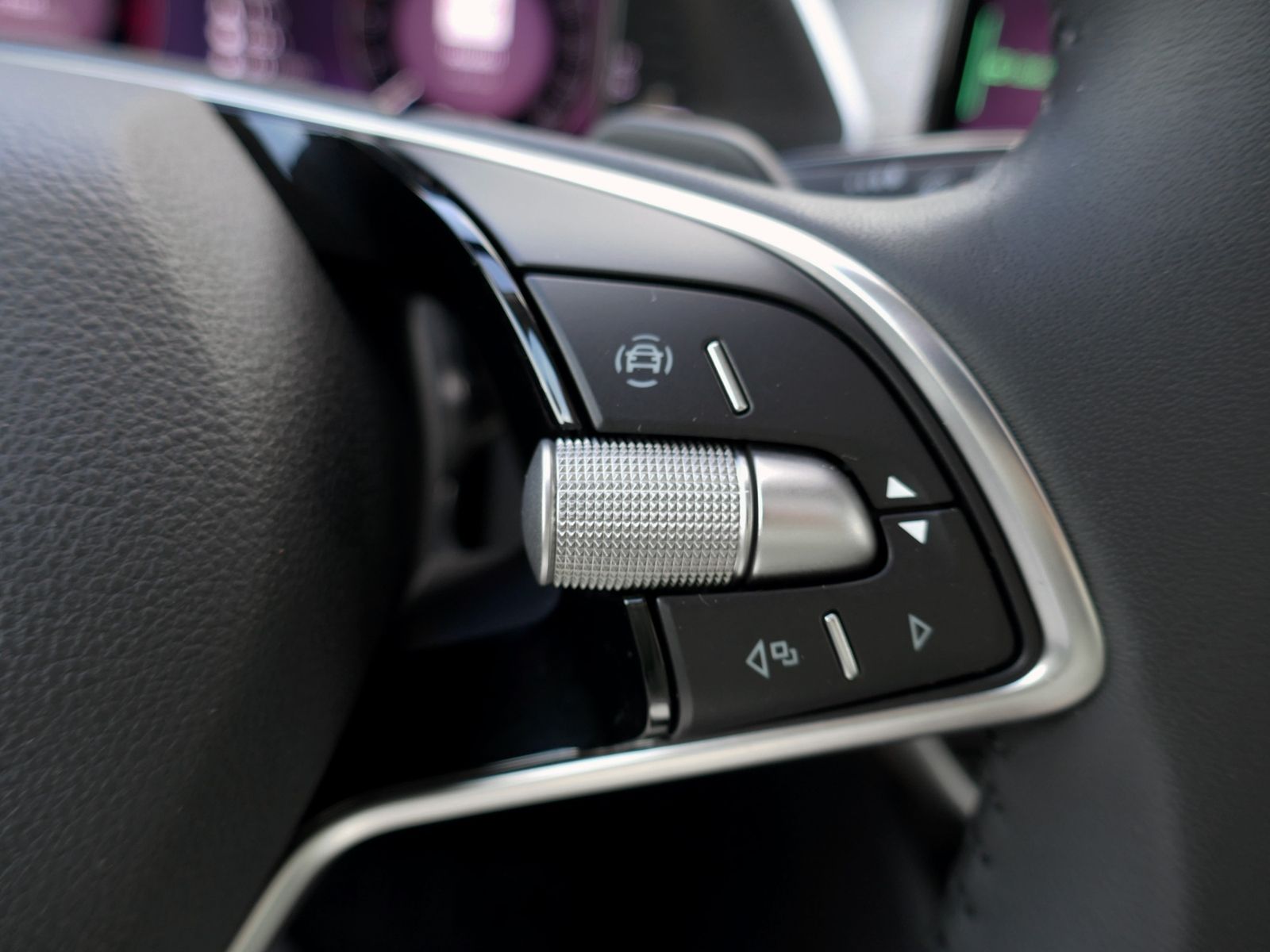 Fahrzeugabbildung SKODA Octavia Combi Tour 2.0 TDI | LED RFK ACC Navi