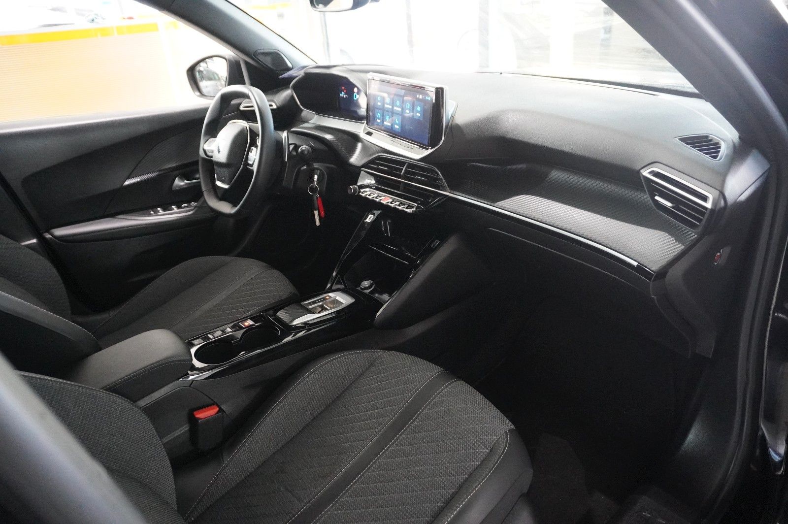 Fahrzeugabbildung Peugeot 2008 1.2 HYBRID ALLURE E-DSC NAVI/LED/SPORT/VIRT