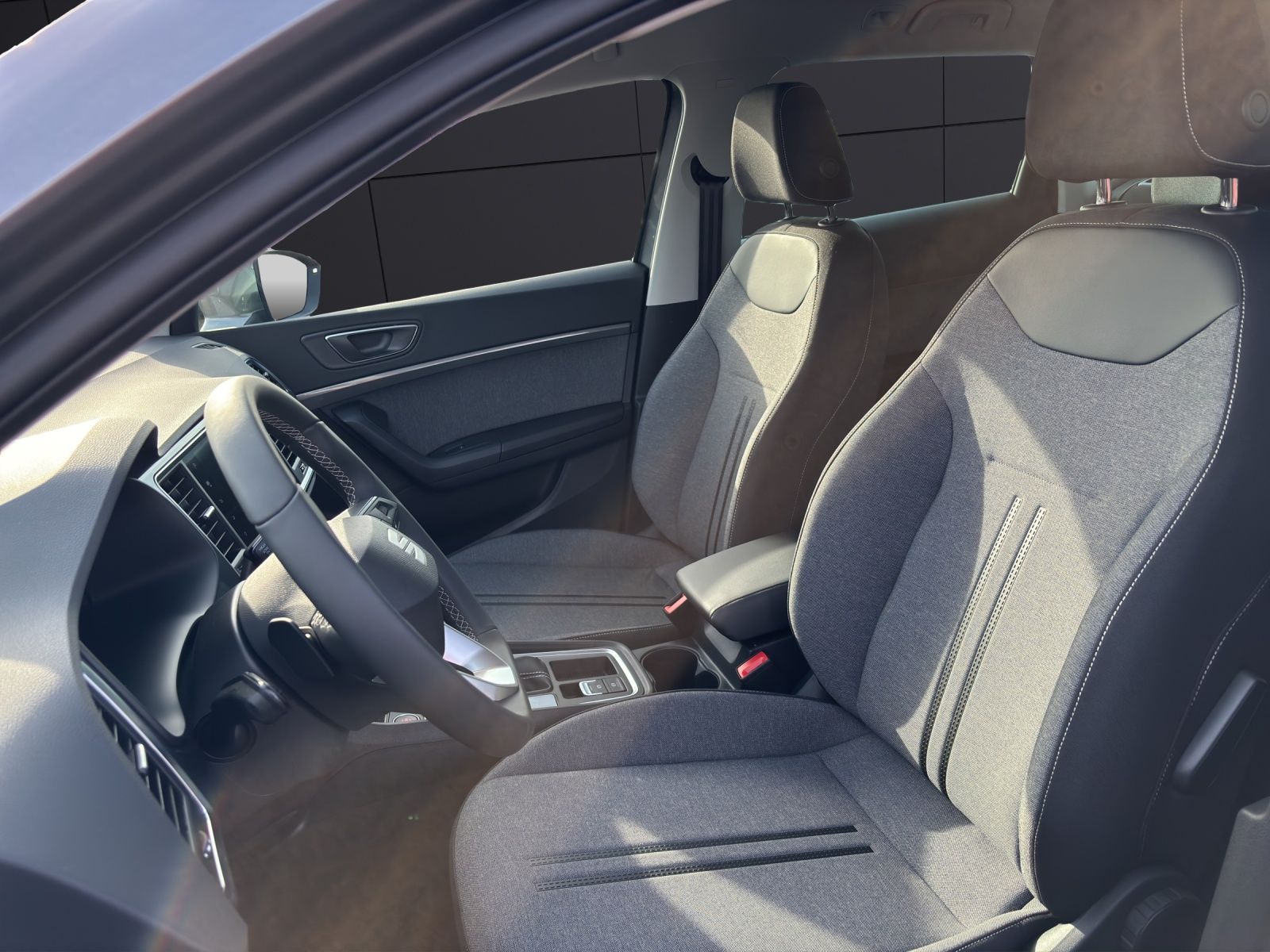 Fahrzeugabbildung SEAT Ateca Road Edition 1.5 TSI DSG GJR Kessy