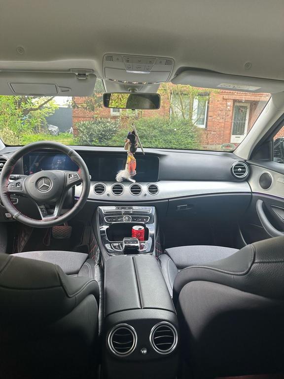 Mercedes-Benz E 220