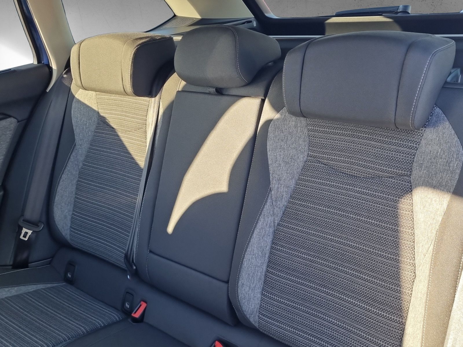 Fahrzeugabbildung SKODA Superb Combi Selection 2,0 TDI 110KW/150PS AHK