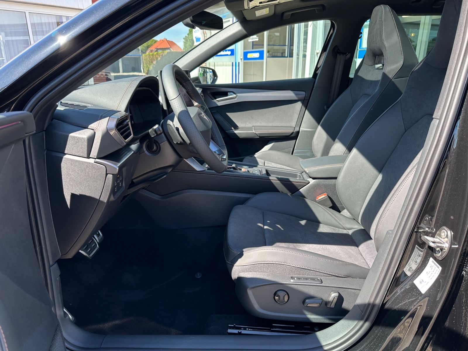 Fahrzeugabbildung CUPRA Leon ST 2.0 TSI 4Drive VZ Pano/AHK/Navi/ACC