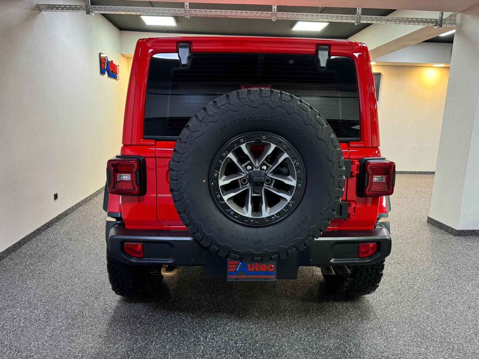 Fahrzeugabbildung Jeep RUBICON 392-6.4L HEMI V8-RECON 35"-STEEL BUMPER