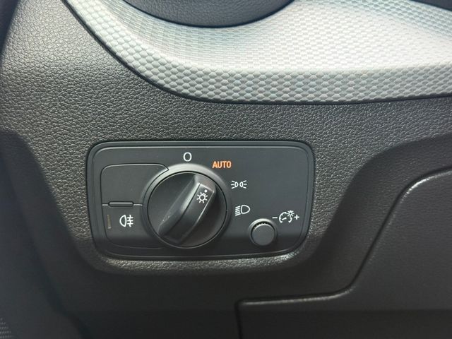 Audi Q2 35 TFSI basis 7-Gang S tronic|Kamera|Navi|LED