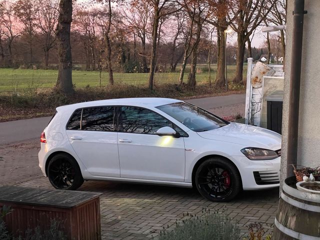 Volkswagen VW Golf VII GTI Performance Golf 7 2.0 TSI