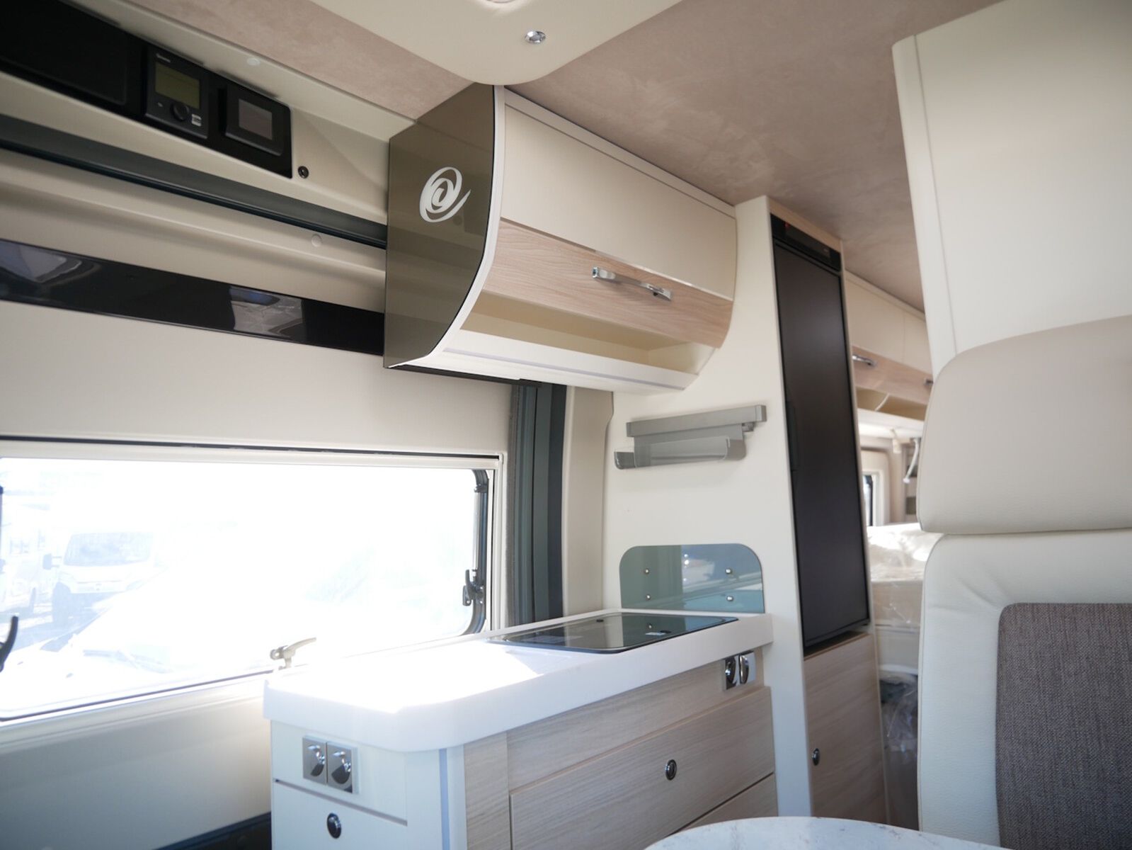 Fahrzeugabbildung Eura Mobil Van V 635 EB Klimaauto., Solar, Fahrassistenzpak