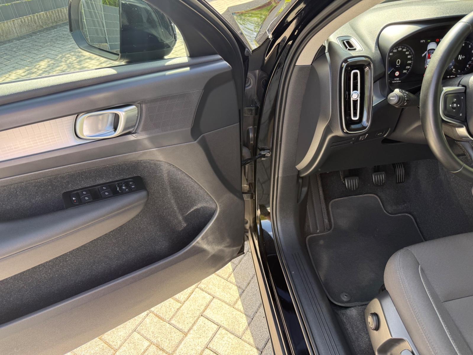 Volvo XC 40 Momentum Pro 2WD-LED-AHK-Kamera