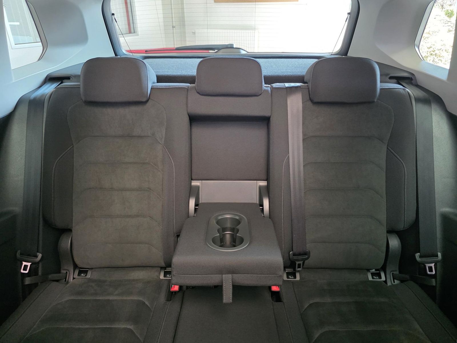 Fahrzeugabbildung Volkswagen Tiguan R-Line/Pano/Keyless/LED/Virtual/Dynaudio