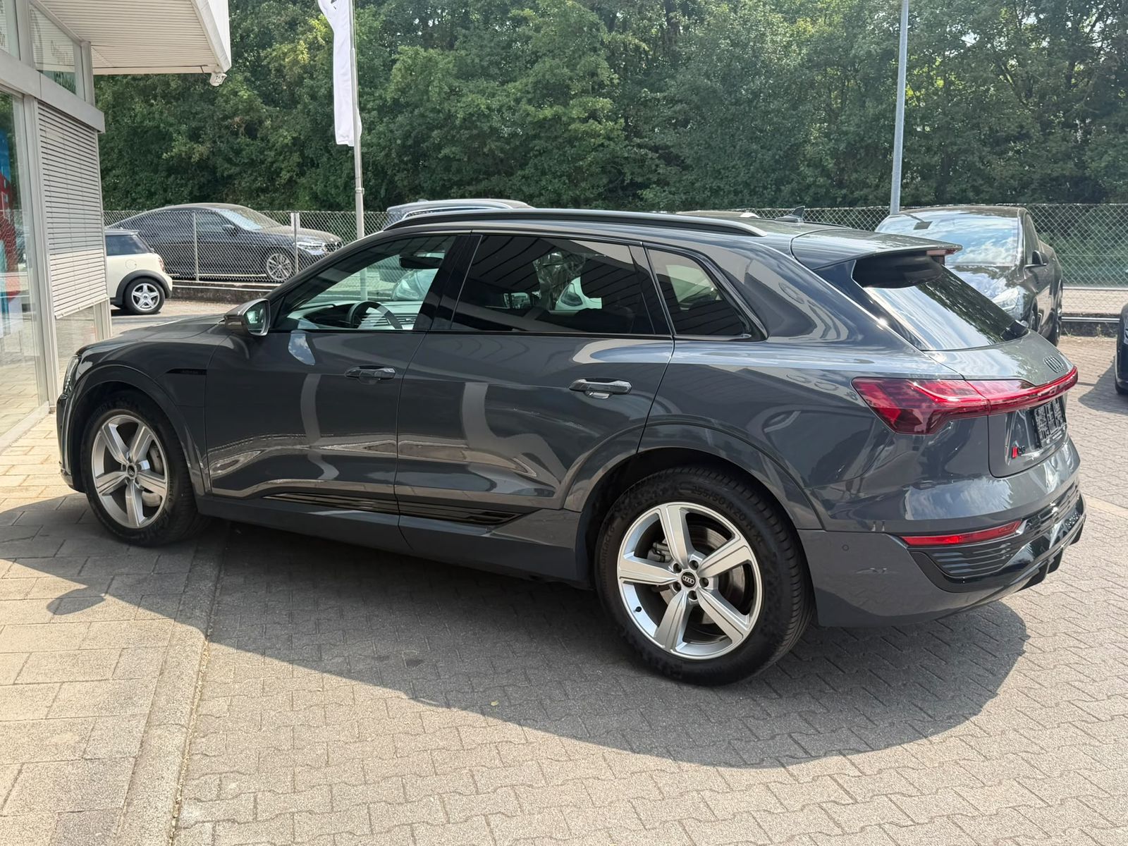 Fahrzeugabbildung Audi Q8 e-tron 55 QUAT 2X S LINE OPTIK BLACK+LUFT+AHK